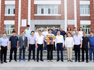 乐鱼网页版登录入口第四例造血干细胞捐献者戴正航同学欢送会