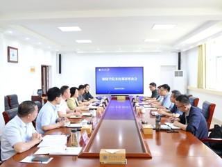 铜陵学院党委委员、副院长张士杰一行来校调研交流