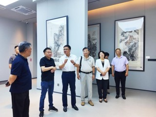 “墨韵传薪火，戏画写春秋——马忠贤绘画艺术作品展”学术研讨会在龙波美术馆顺利举行