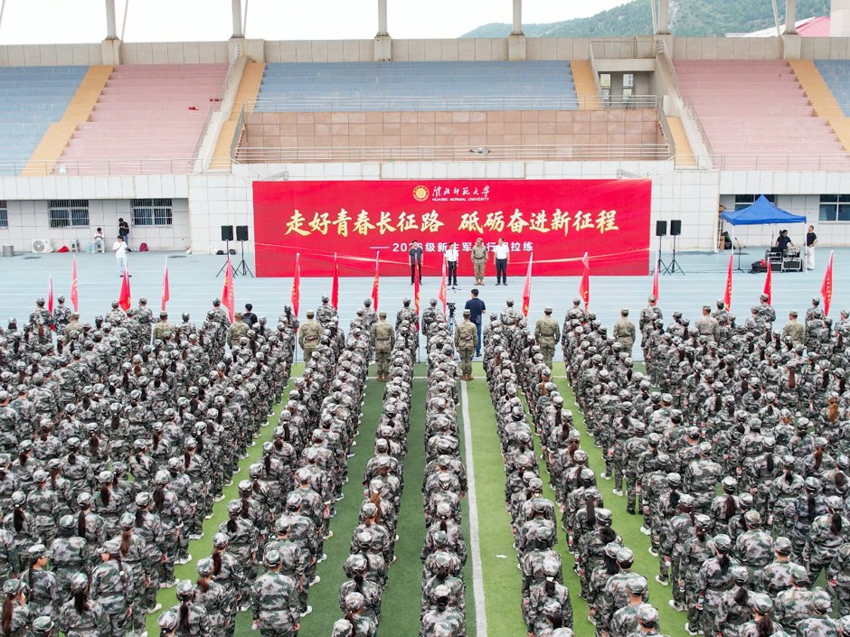 走好青春长征路 砥砺奋进新征程 —— 学校组织开展2026级新生校外军训行军拉练