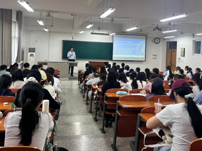 苏州工学院王健教授应邀为文学院师生作学术报告