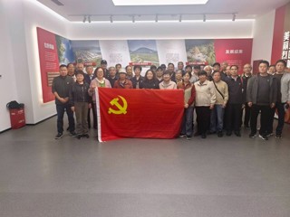 离退休党员赴淮海战役华东野战军指挥部旧址开展主题党日